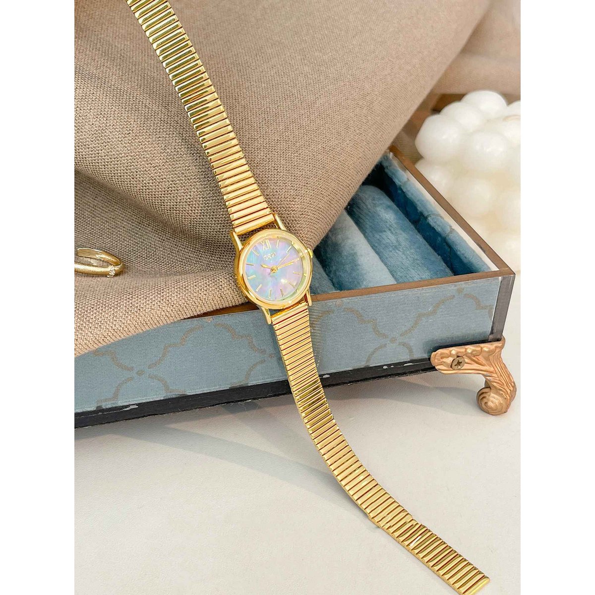 Lajas - Klassiek gouden quartzhorloge met ronde kast