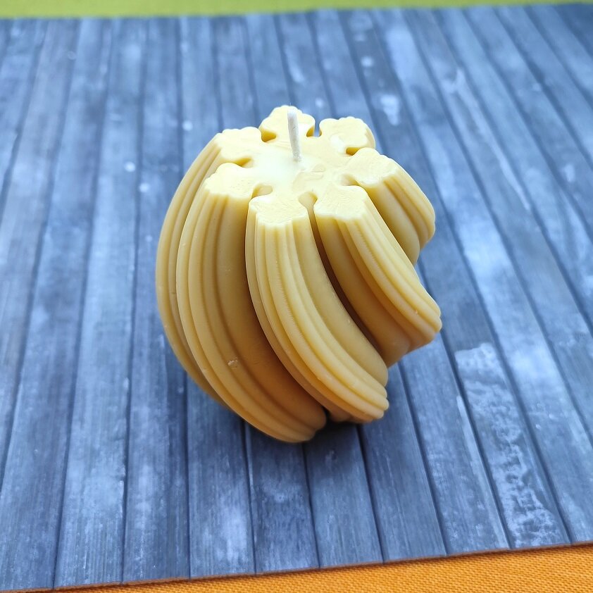 Vela con forma de Estrella geométrica de cera de abeja y soja
