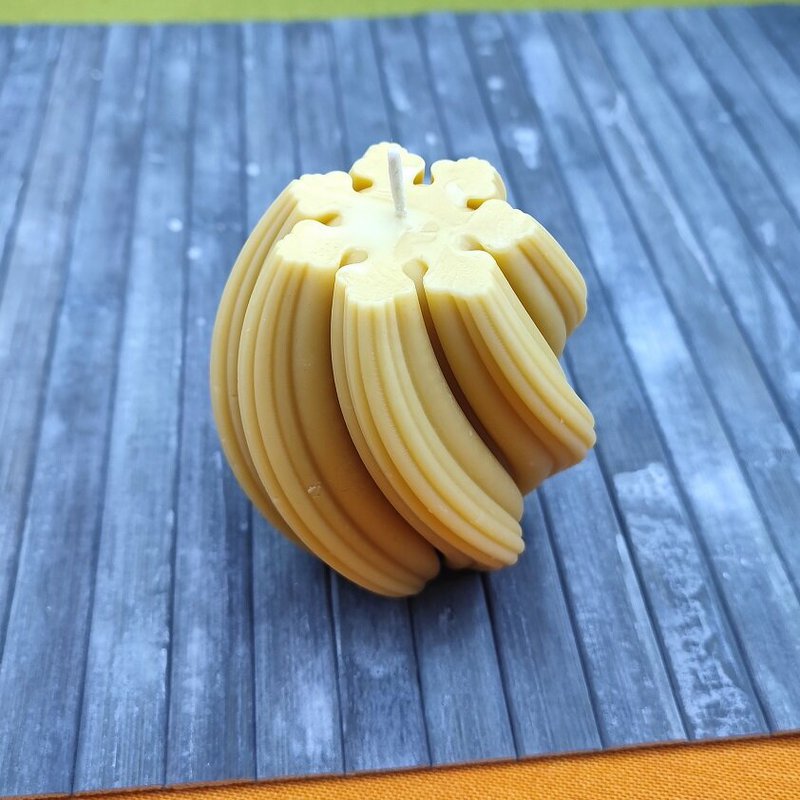 Vela con forma de Estrella geométrica de cera de abeja y soja