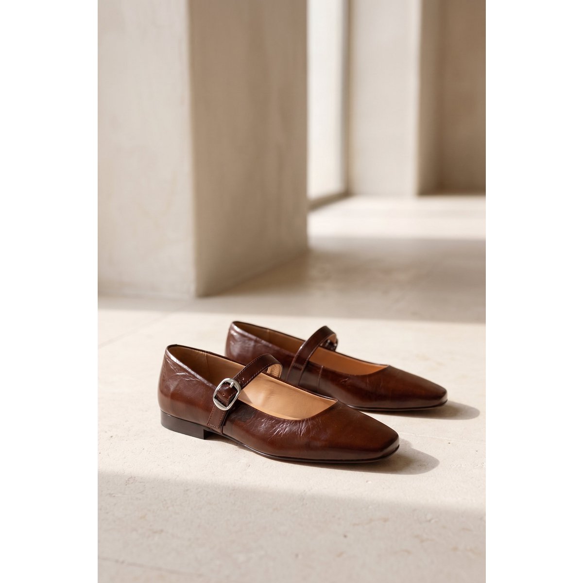 YOTA CASTAGNA BRUIN – Mary Jane flats van lakleer