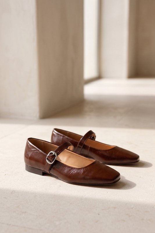 YOTA CASTAGNA BRUIN – Mary Jane flats van lakleer