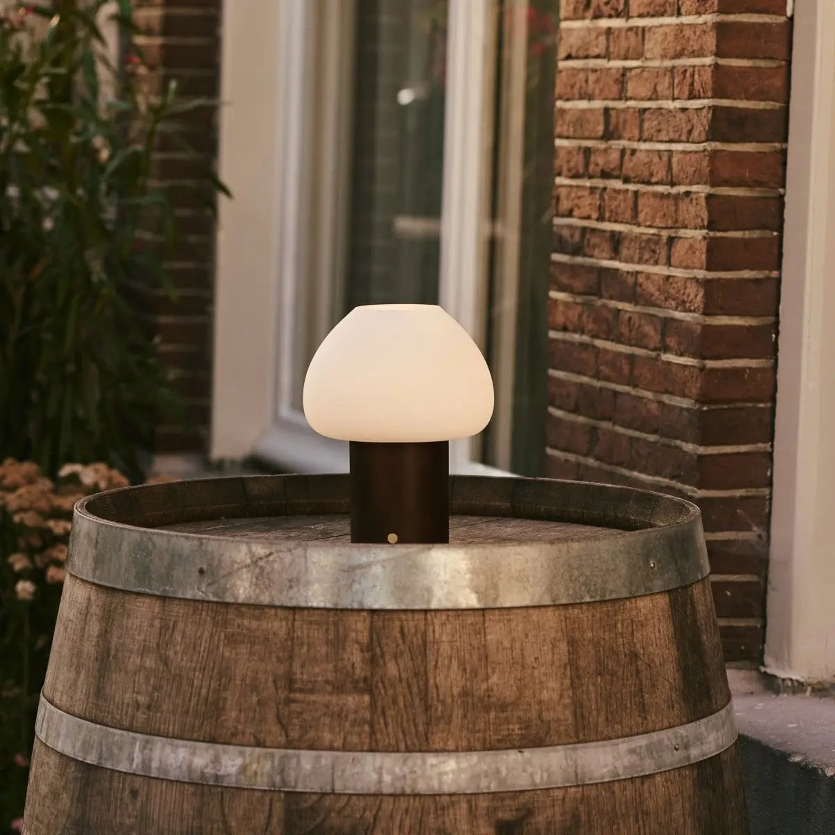 Lampe rechargeable en bois marron foncé Fynn