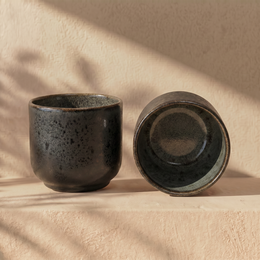 Ceramic mug glazed stoneware, round cylindrical shape, black and beige colors, minimalist design, dishwasher safe.