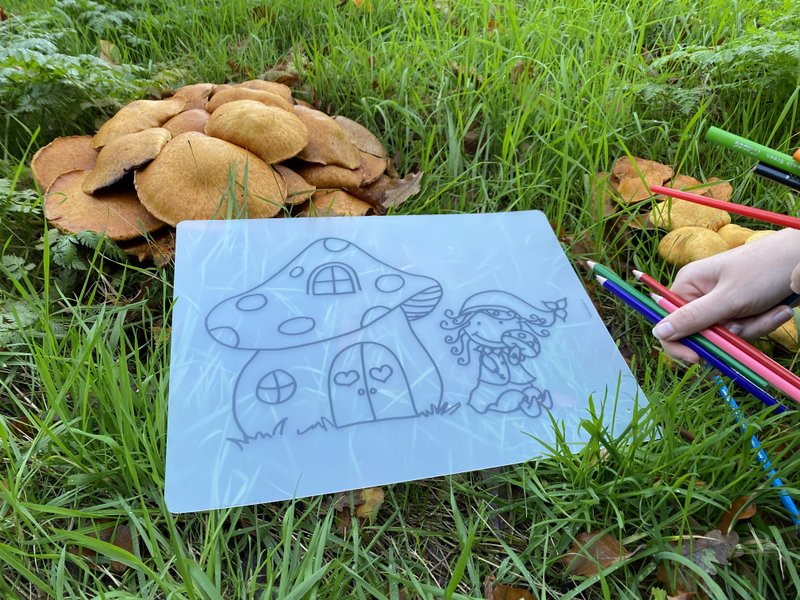 Herkleurbare placemat Paddestoel en Kaboutermeisje