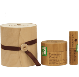 A moisturizing day cream and lip balm set in a natural, eco-friendly packaging. The day cream is 50 ml and the lip balm is 5 g.