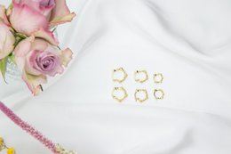 Pendiente rosey chapado en oro de 18k