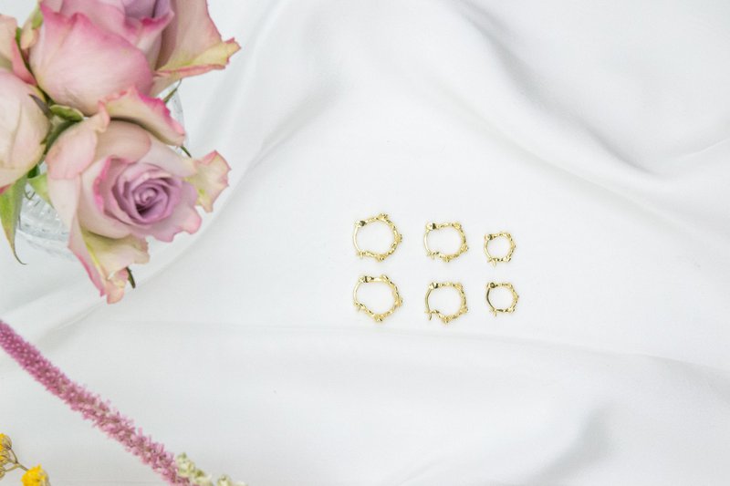 Pendiente rosey chapado en oro de 18k