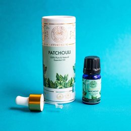 Patchouli essential oil, 100% pure and natural, in a 10ml bottle. The oil has a rich, earthy aroma and is commonly used in aromatherapy and natural perfumes.