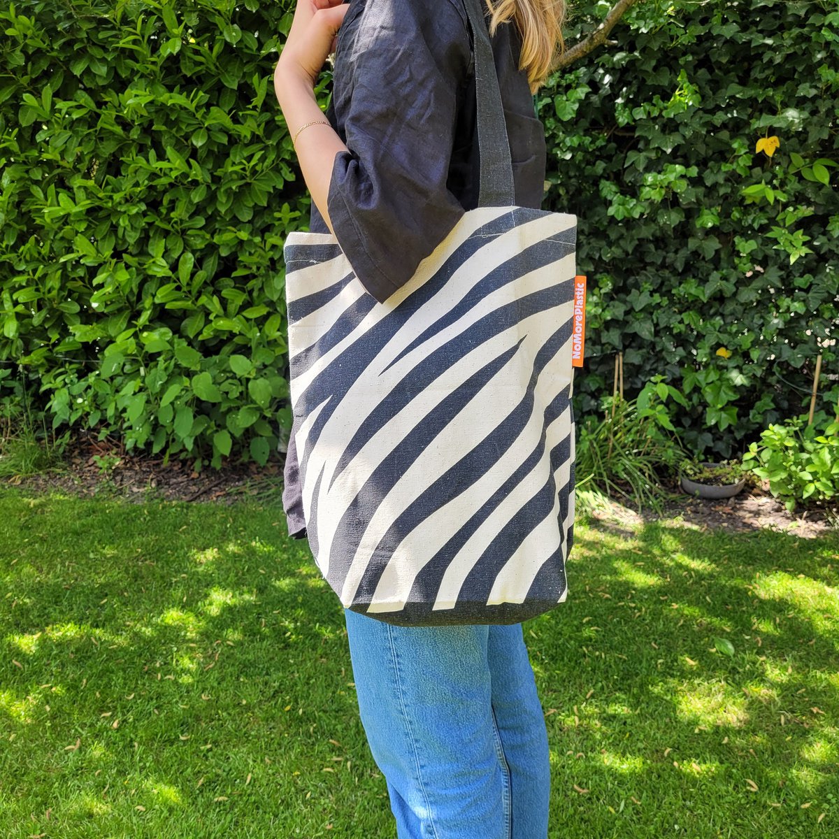 Holdbar taske med lynlås - nomoreplastisk - baby zebra
