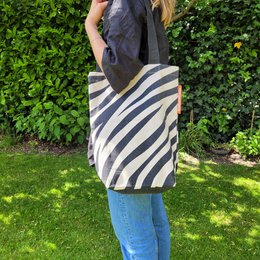 Holdbar taske med lynlås - nomoreplastisk - baby zebra