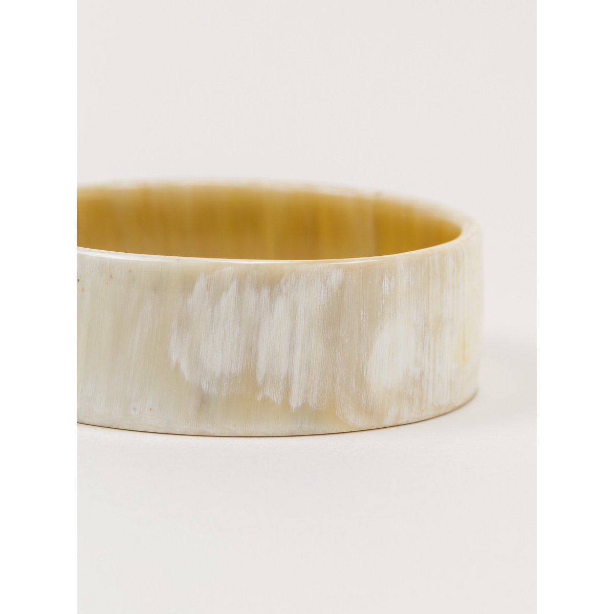 Fladt armbånd i blond horn