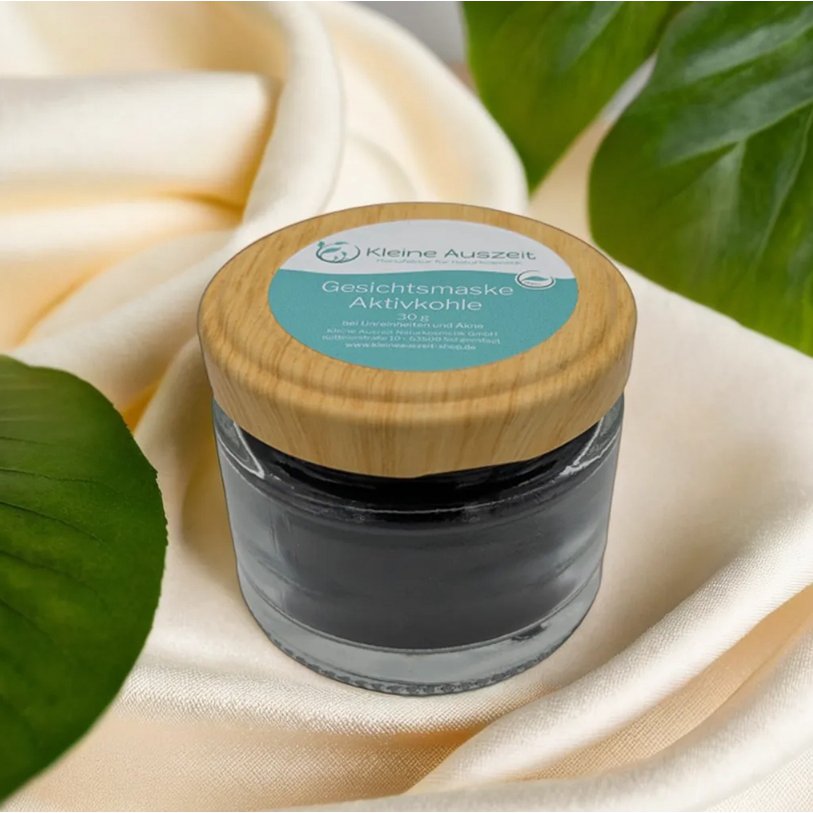 Face mask activated carbon - deep cleaning and clarifying for blemished skin