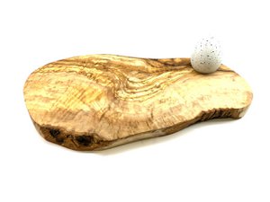 Rustic snack board 30-34 cm with a hole for the breakfast egg