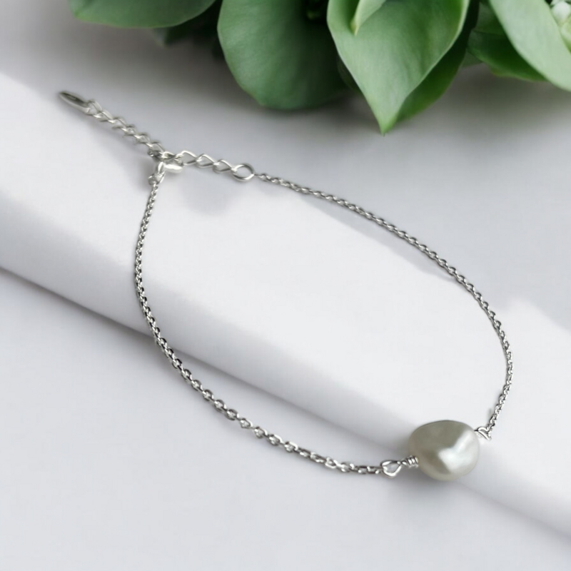 Elegant 925 Sterling Silver Bracelet with Wire Wrapped Baroque Keshi Pearl - 7cm + 4cm Extension | Timeless elegance in soft white, suitable for allergy sufferers - ARM925-27
