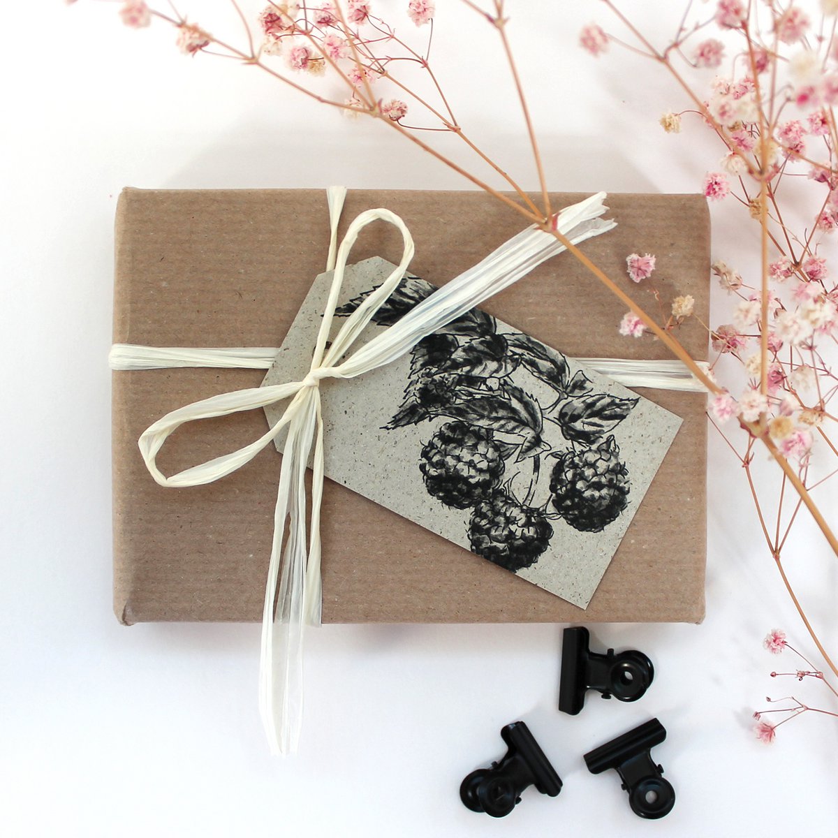 Geschenkanhänger aus Graspapier, Himbeere