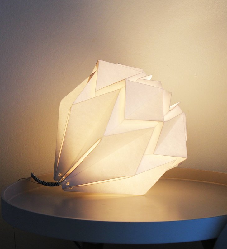 Lámpara de mano de papel de origami liso