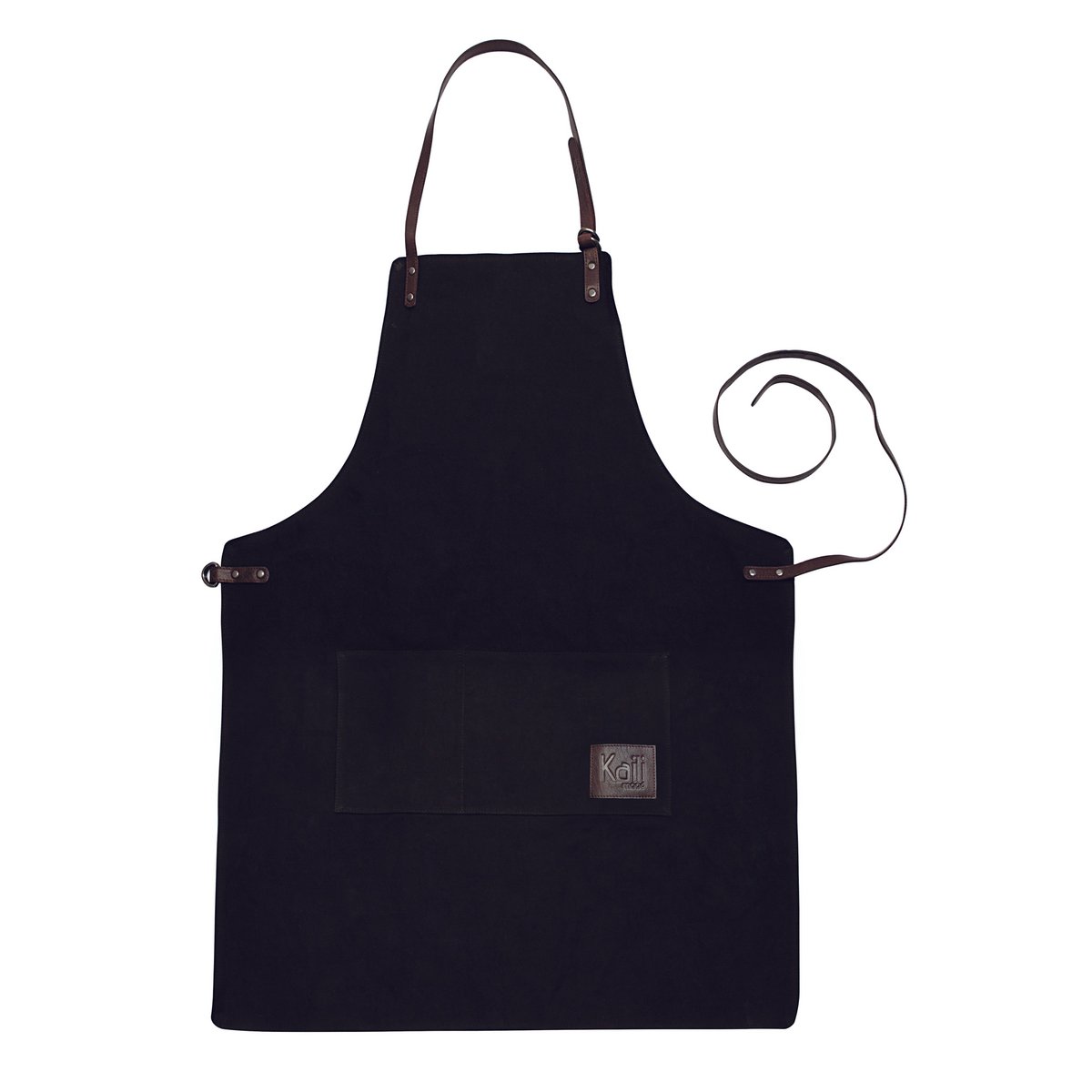 K0015AB | Arbejdsforklæde i kanvas / ægte fuldnarvet læder, flæser. Farve Sort/Mørkebrun. Antik nikkel tilbehør. Mål: 70 x 90 x 0,5 cm. Emballage: Polybag