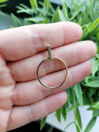 O (skinnende guld)