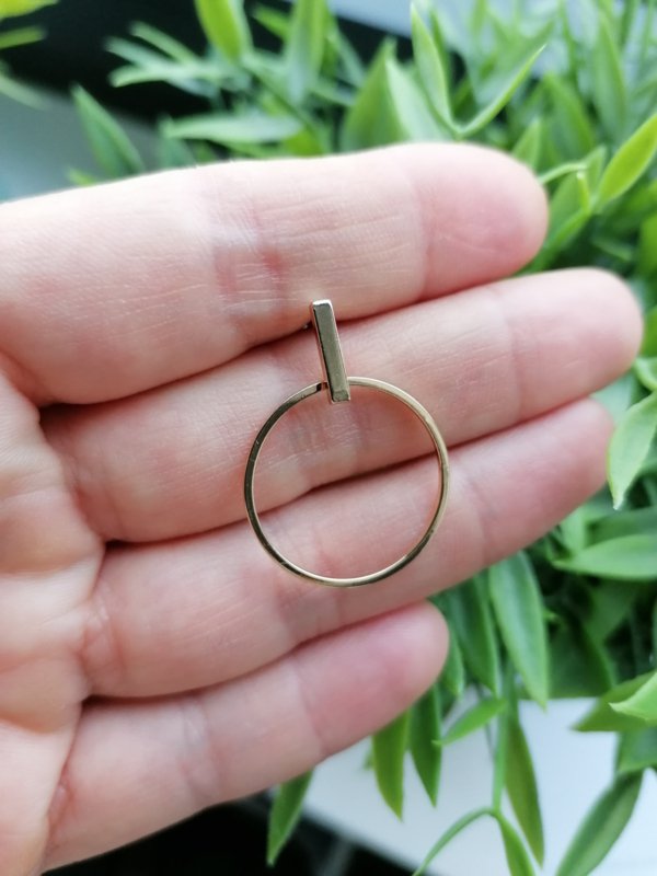 O (skinnende guld)