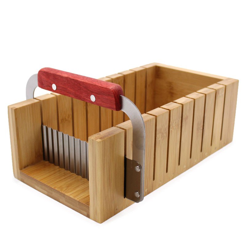 Seifenlaib-Ausstecher-Set aus Holz – gewellter und gerader Ausstecher