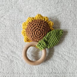 Handgefertigte gehäkelte Rassel - Sonnenblume