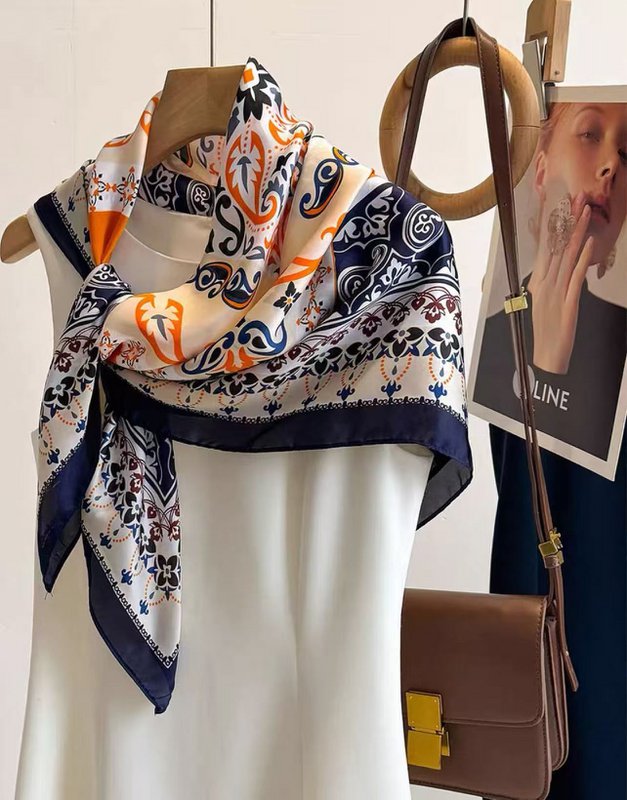 Firkantet tørklæde 70x70 polyester silkeeffekt vintage chikke blomstermønstre