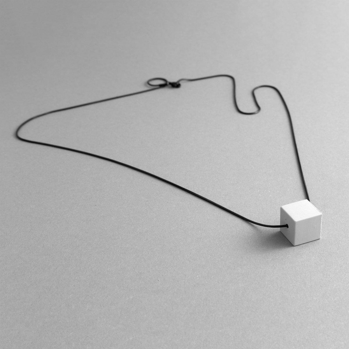MODULOUNO - Współczesny minimalistyczny naszyjnik
