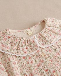 Floral girl's blouse with ruffle collar and elastic cuffs P146-11608085