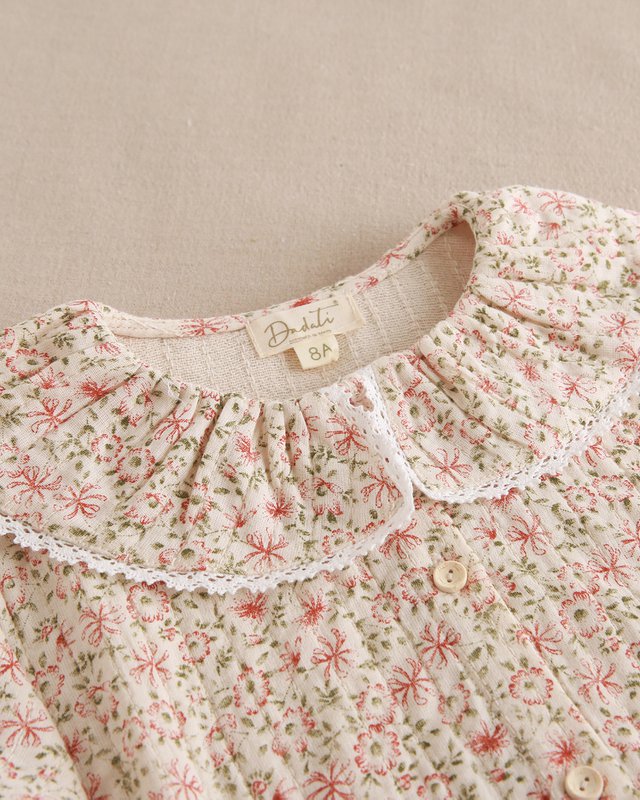 Floral girl's blouse with ruffle collar and elastic cuffs P146-11608085