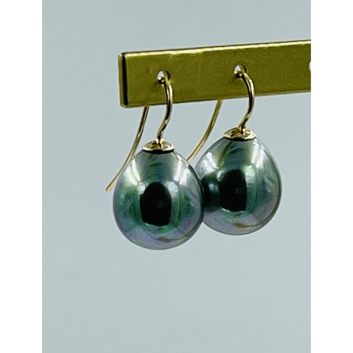 Pearl earrings classic