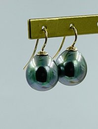 Pearl earrings classic