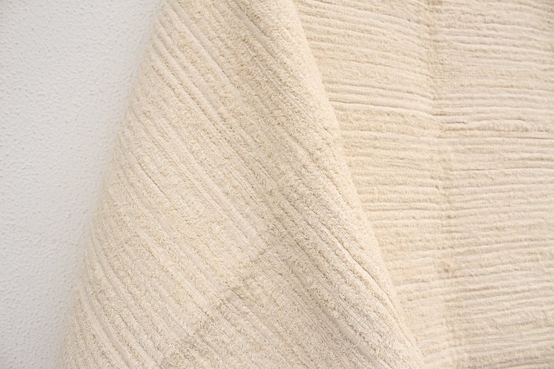 Bellezza sostenibile per la tua casa: tappeto tessuto a mano realizzato con materiali riciclati ♻️✨