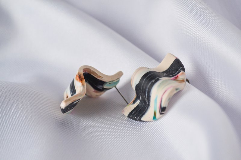 Orecchini Ragna in beige e colorati
