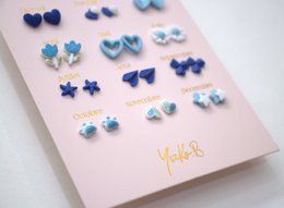 Schachtel mit 12 Keramikohrringen – Ein Jahr voller blauer Poesie