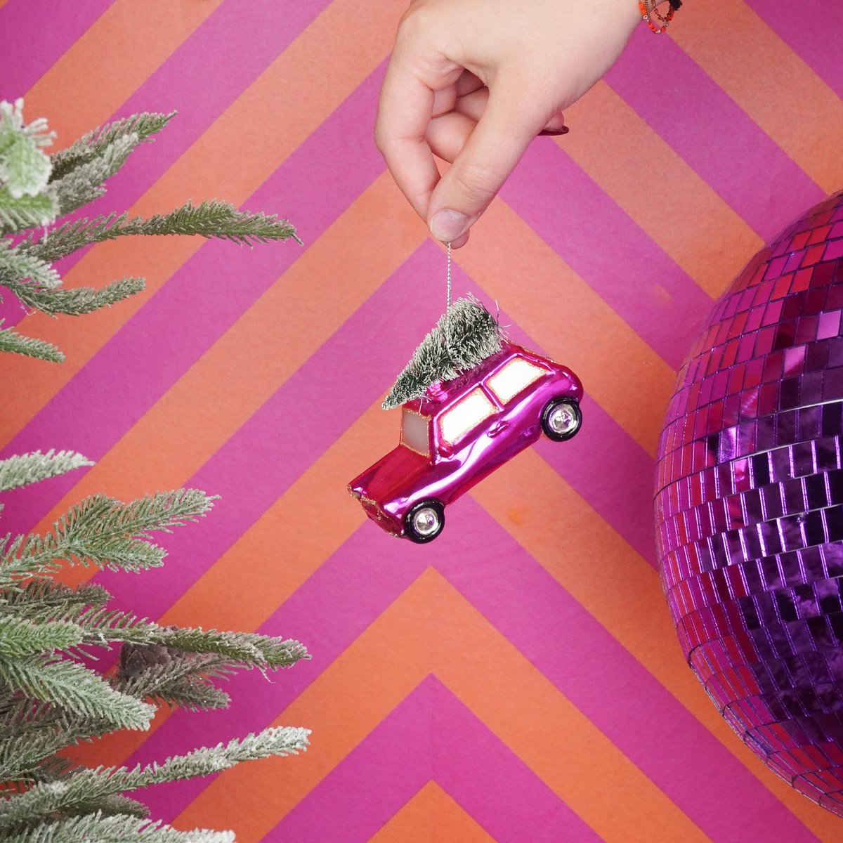 Ornament - Xmas Hanger -Pink Car/Xmas Tree 10x5x7cm