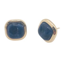 Petite boucle d'oreille carrée avec pierres précieuses encadrées
