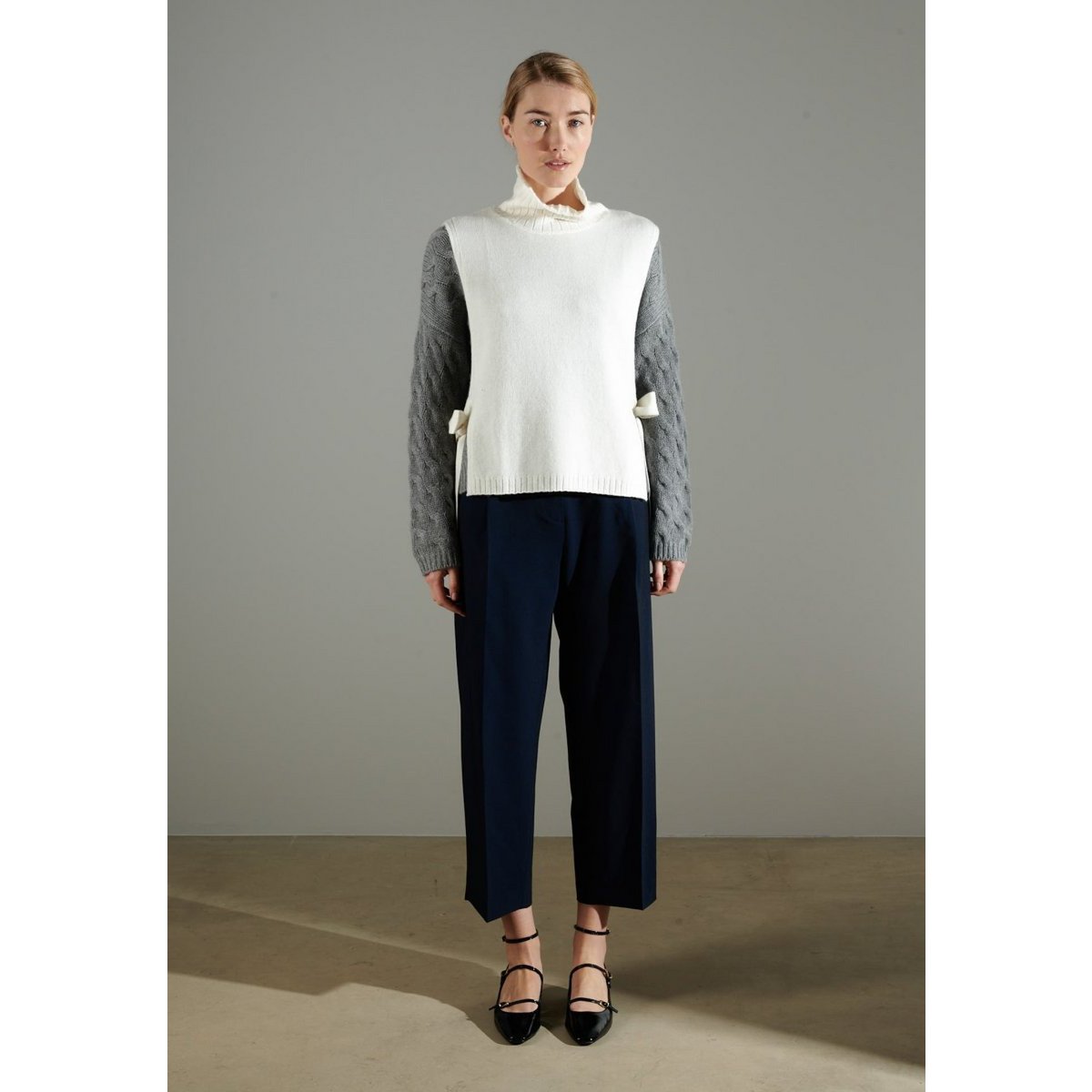 NAMI 15 Sleeveless 4-thread high-neck cardigan in ecru white cashmere