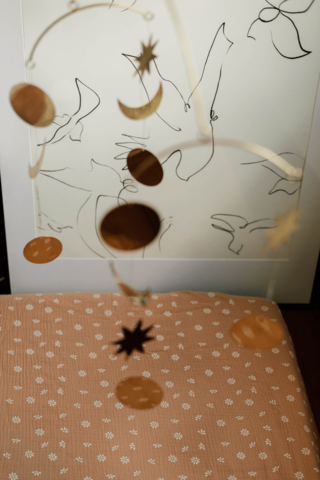TISU crib sheet, Caramel Daisy