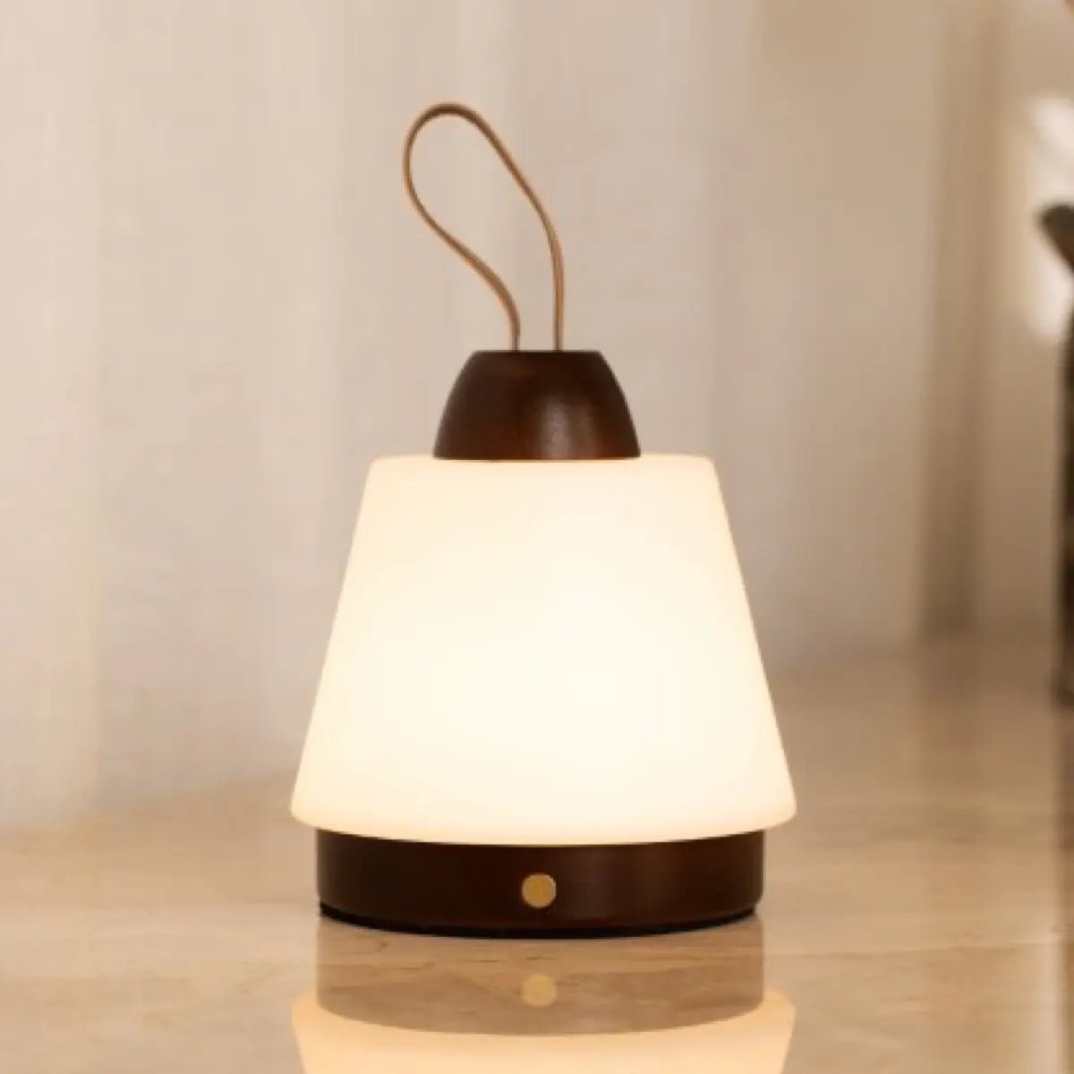 Liv Dunkelbraune wiederaufladbare Lampe