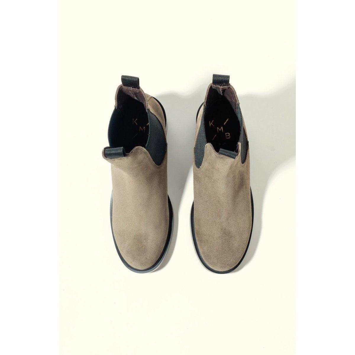 INMA NUTRIA TAUPE – Stiefeletten mit elastischen Einsätzen und Blockabsatz
