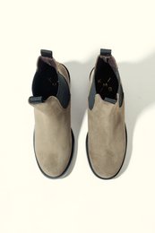 INMA NUTRIA TAUPE – Stiefeletten mit elastischen Einsätzen und Blockabsatz