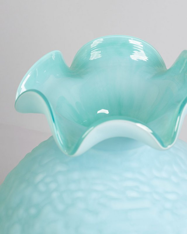 Koralvase (håndlavet uigennemsigtigt farvet glas)