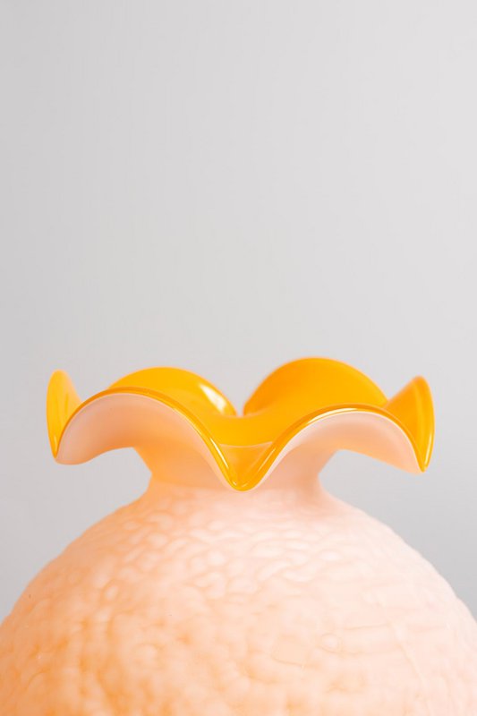 Koralvase (håndlavet uigennemsigtigt farvet glas)