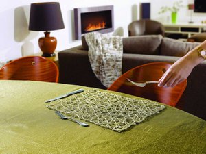TAFELKLEED 150X250CM 100% POLYESTER 90GSM GLANZEND GOUD