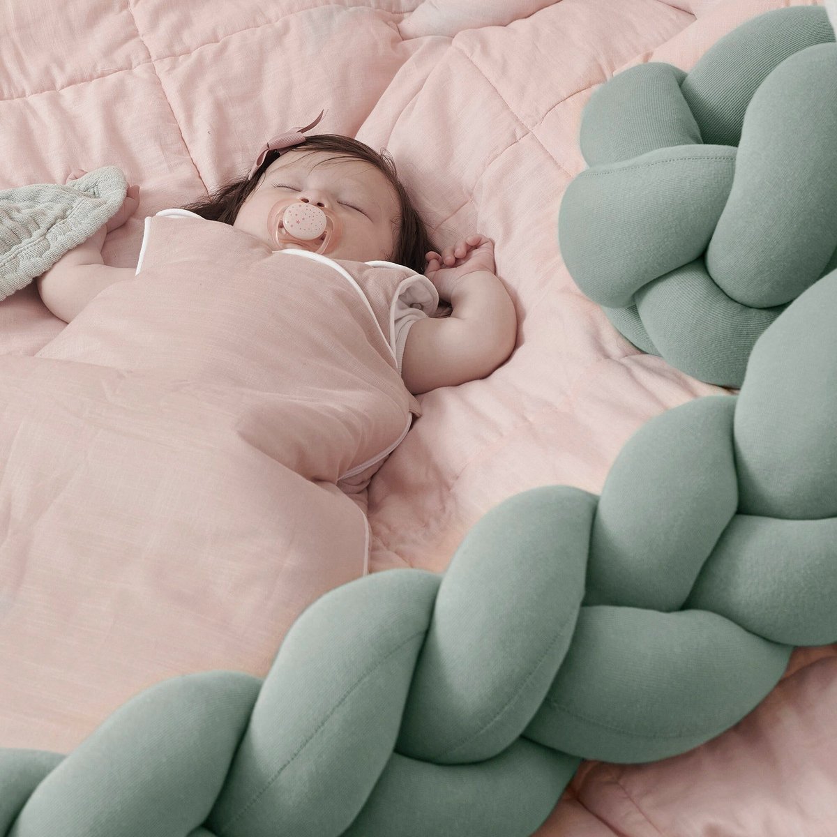 Mint braided bed bumper knitted