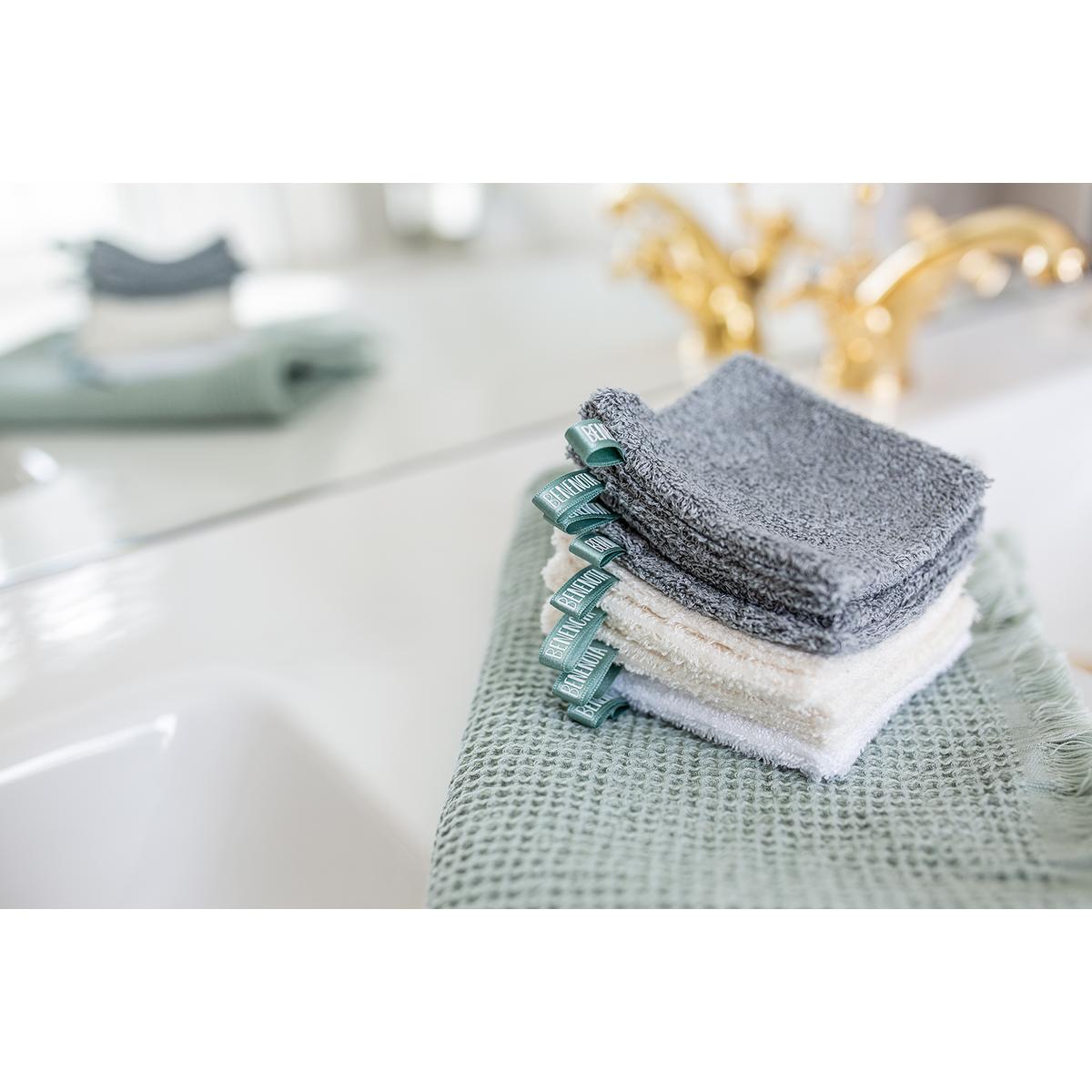 Reusable makeup remover mini gloves - Gray