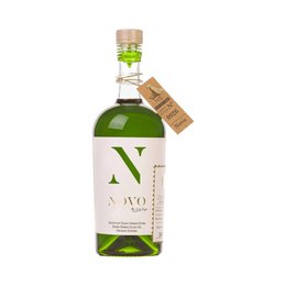Green extra virgin olive oil, premium quality, Spanish origin, elegant bottle with label.