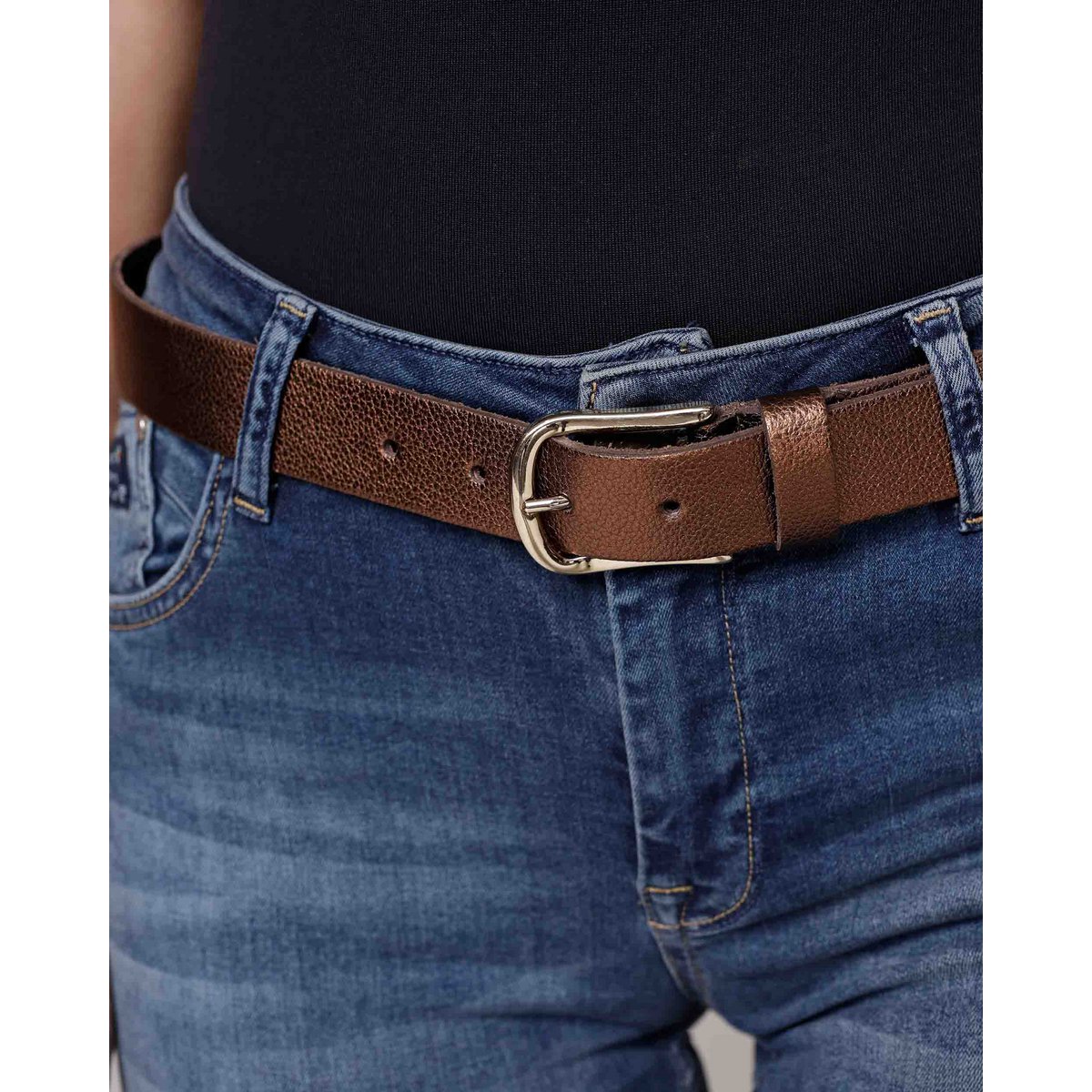 ELLE | Pebbled Leather Belt with Shiny Structured Buckle