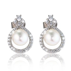 Freshwater pearl stud earrings