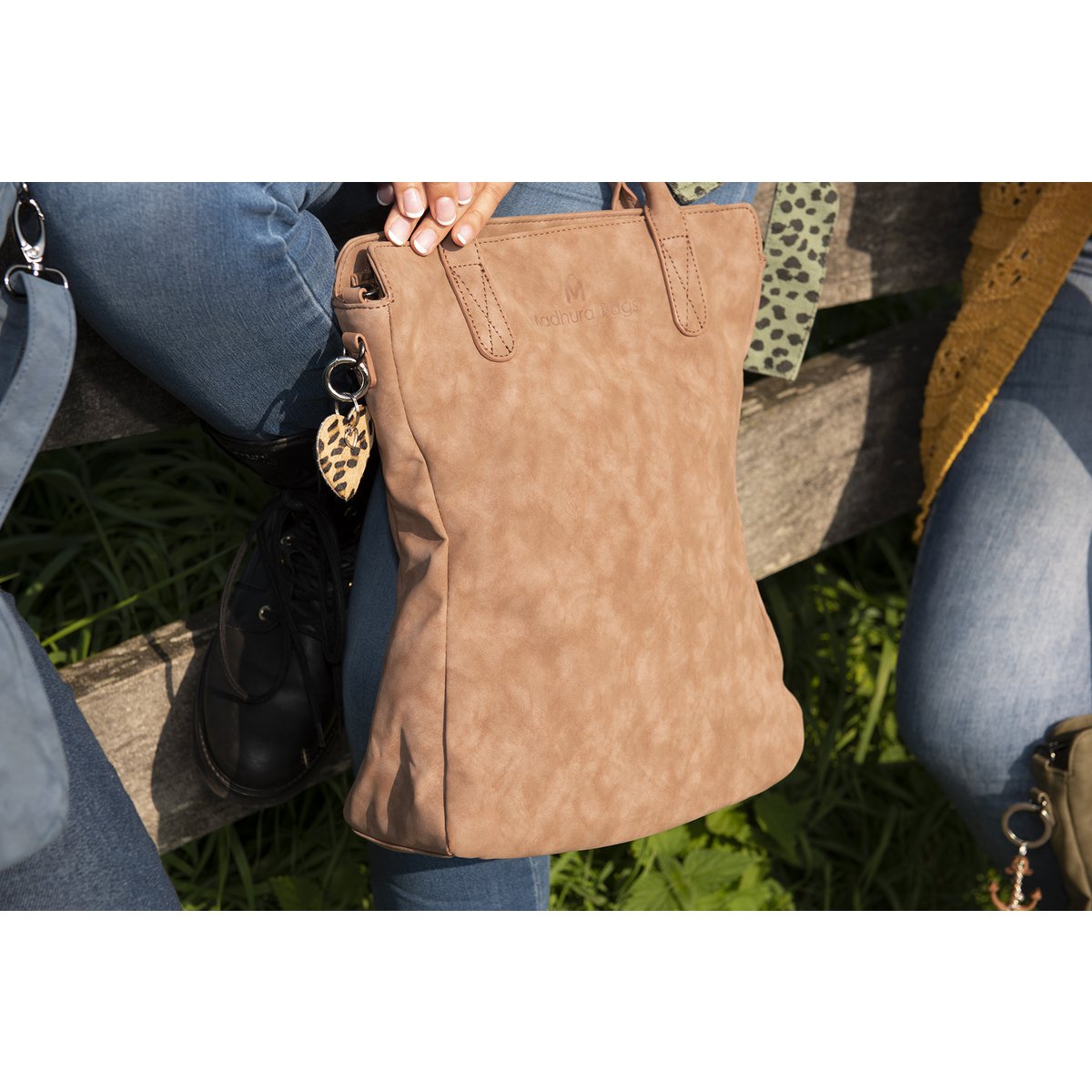 hand/shoulder bag dark brown curvy